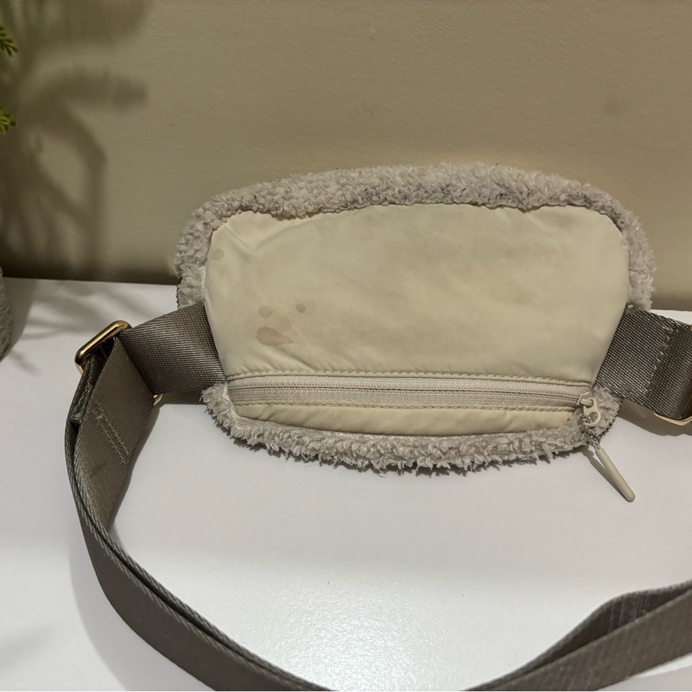 Lululemon Athletica Cream Sherpa Crossbody Bag - Picture 3 of 5